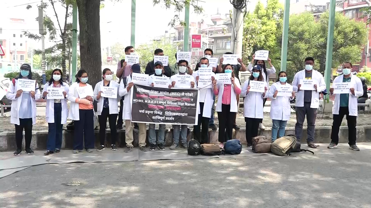 doctor pardasan_Moment rtethbarehbn1681719988.jpg
